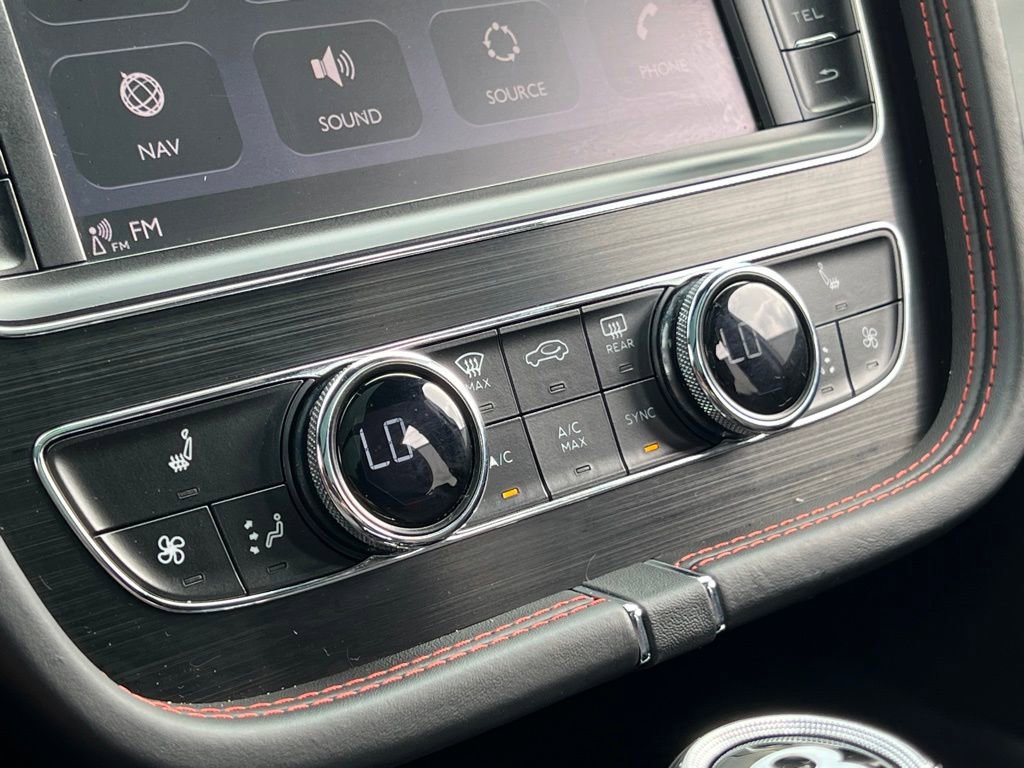 Used 2017 Bentley Bentayga image 30