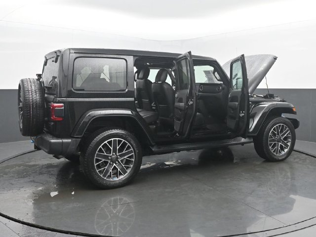 Used 2023 Jeep Wrangler Unlimited Sahara w/ Cold Weather Group AWD/4WD image 57