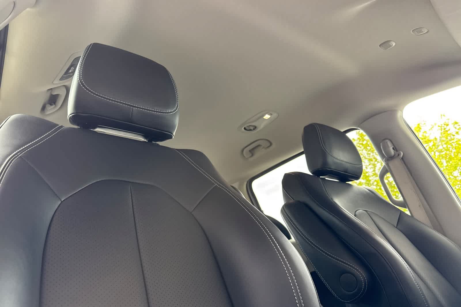 Used 2024 Chrysler Pacifica Touring-L FWD image 19