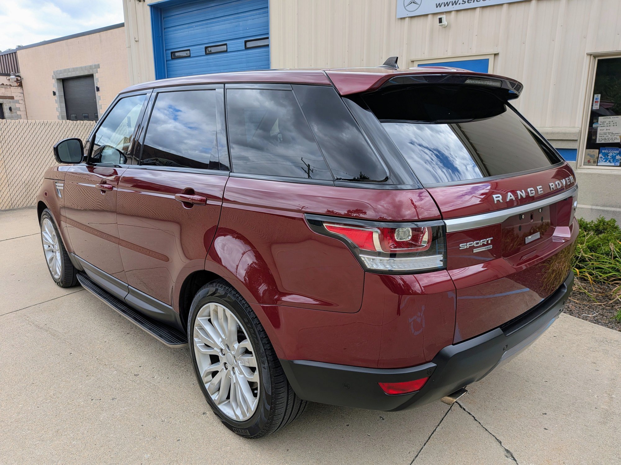 Used 2016 Land Rover Range Rover Sport HSE AWD/4WD image 4