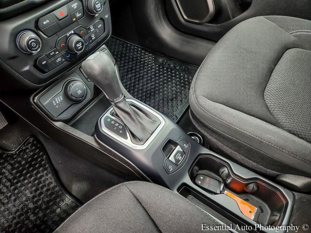 Used 2023 Jeep Renegade Latitude w/ Sun/Sound Group AWD/4WD image 23