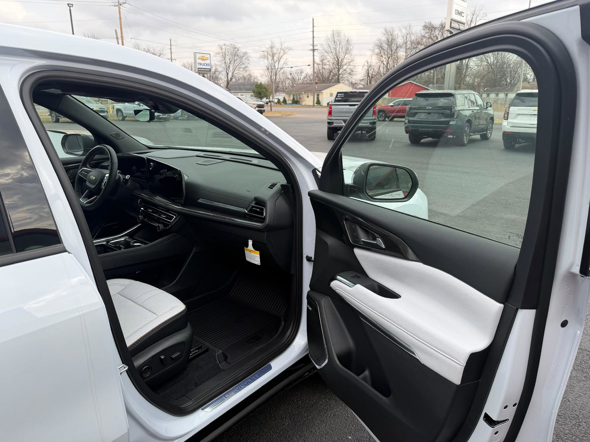 New 2026 Chevrolet Traverse High Country w/ LPO, Floor Liner Package AWD/4WD image 11