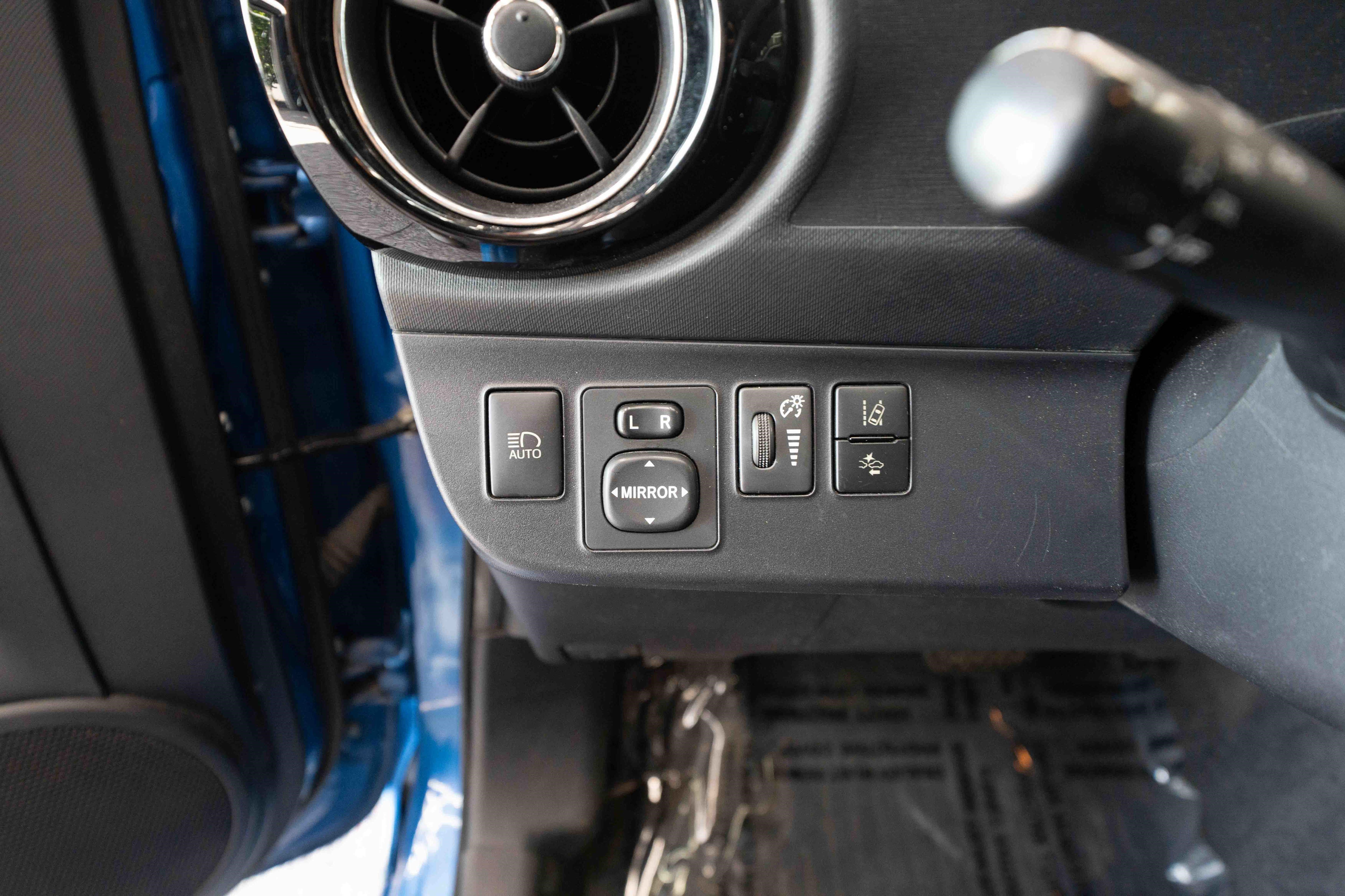 Used 2017 Toyota Prius C Two FWD image 10