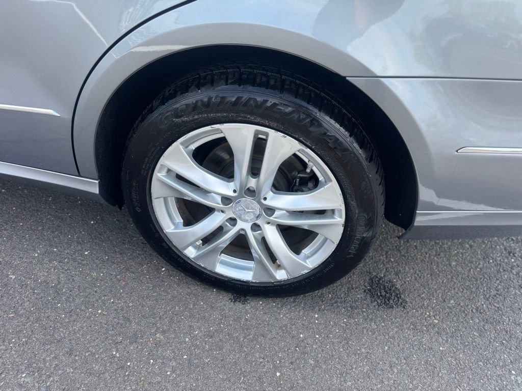 Used 2010 Mercedes-Benz E 350 4MATIC Sedan image 16