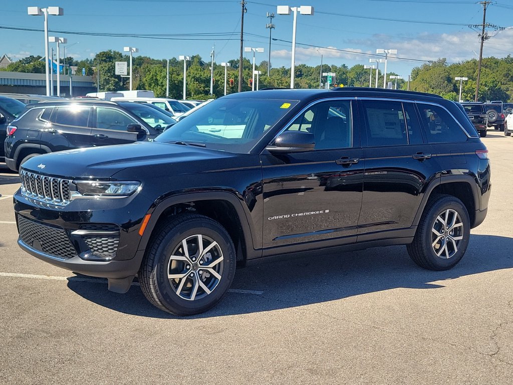 New 2027 Jeep Grand Cherokee Laredo X AWD/4WD image 2