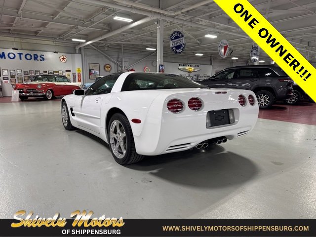Used 2004 Chevrolet Corvette Coupe w/ Roof Package image 3