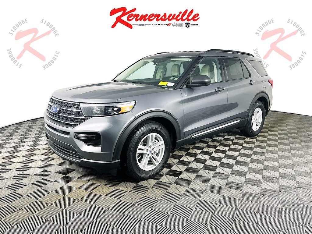 Used 2023 Ford Explorer XLT image 3