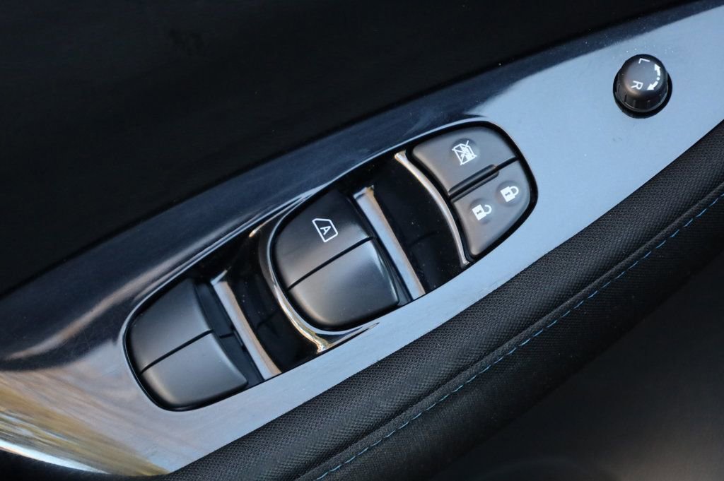 Used 2018 Nissan Leaf SV w/ SV Technology Package image 29