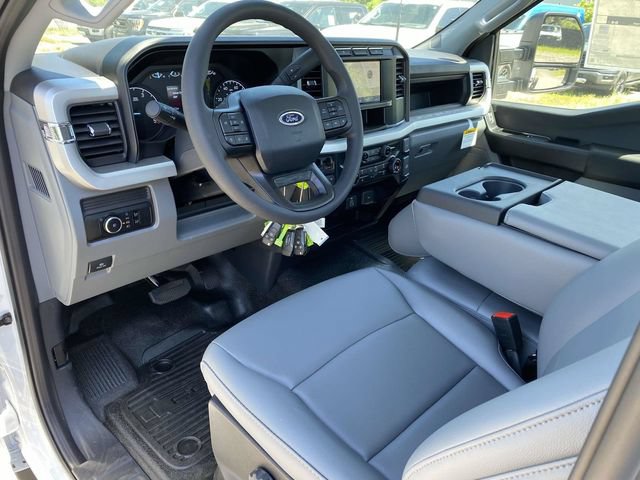 New 2025 Ford F550 4x4 Regular Cab Super Duty image 13