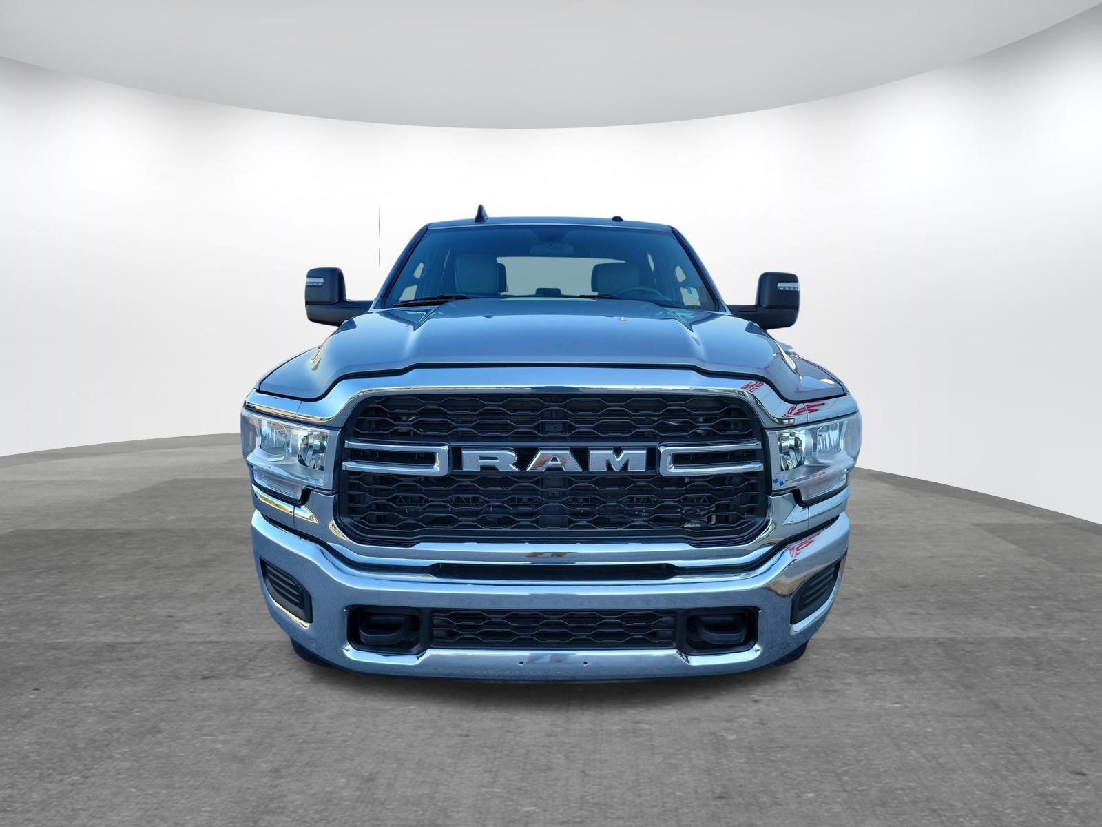 Used 2024 RAM 2500 Tradesman w/ Chrome Appearance Group AWD/4WD image 2