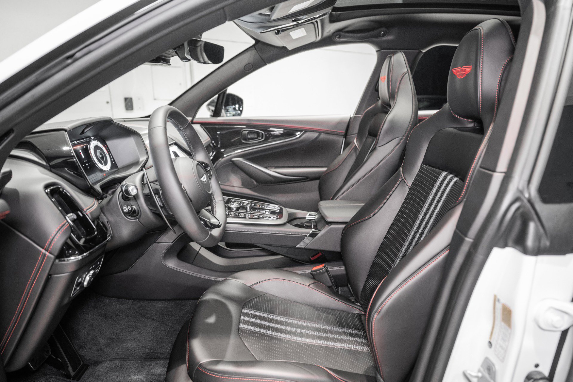 New 2026 Aston Martin DBX 707 image 13