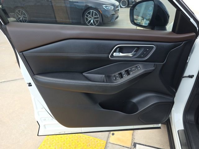 Used 2023 Nissan Rogue Platinum w/ Platinum Premium Package image 11