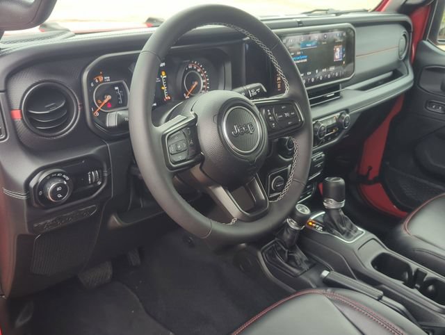 Used 2025 Jeep Gladiator Rubicon AWD/4WD image 12