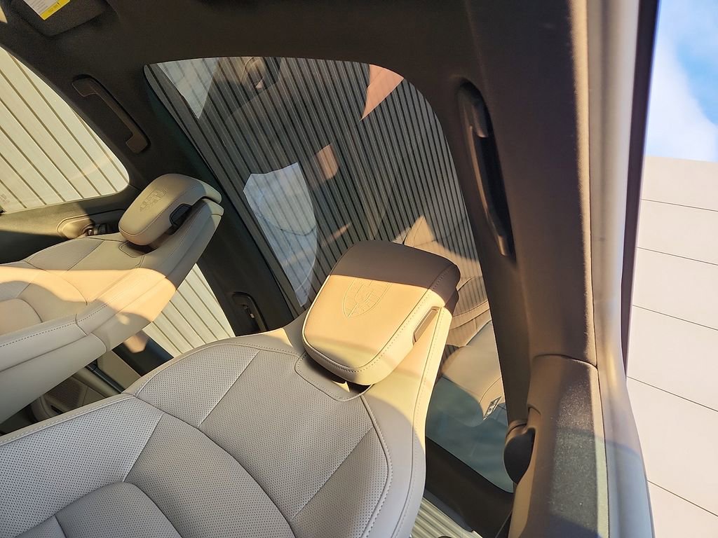 Used 2025 Porsche Taycan image 12