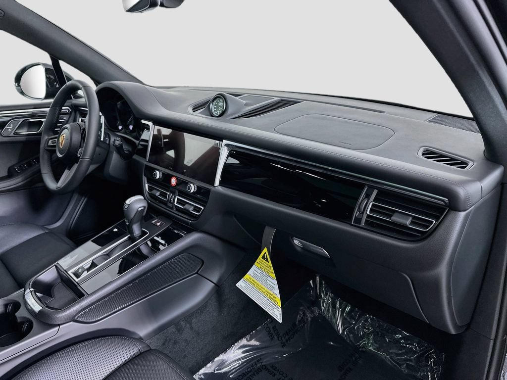 New 2026 Porsche Macan AWD/4WD image 31