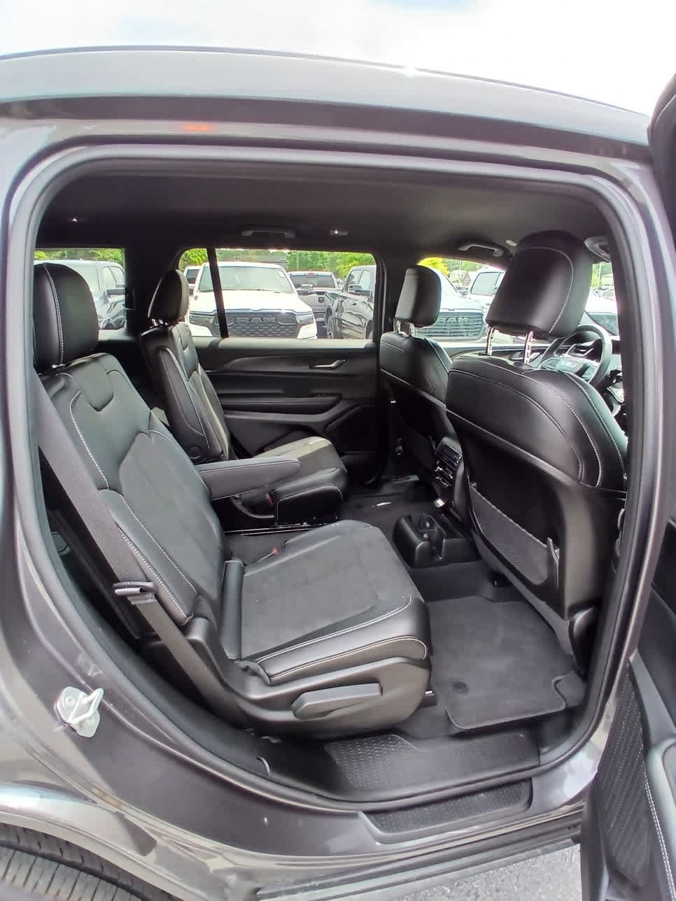 New 2025 Jeep Grand Cherokee L Laredo AWD/4WD image 15
