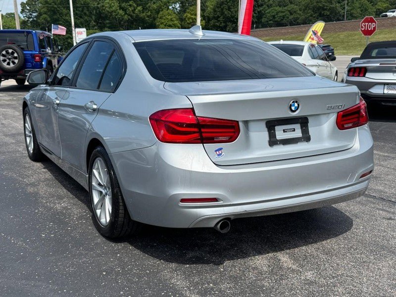 Used 2016 BMW 320i Sedan RWD image 6