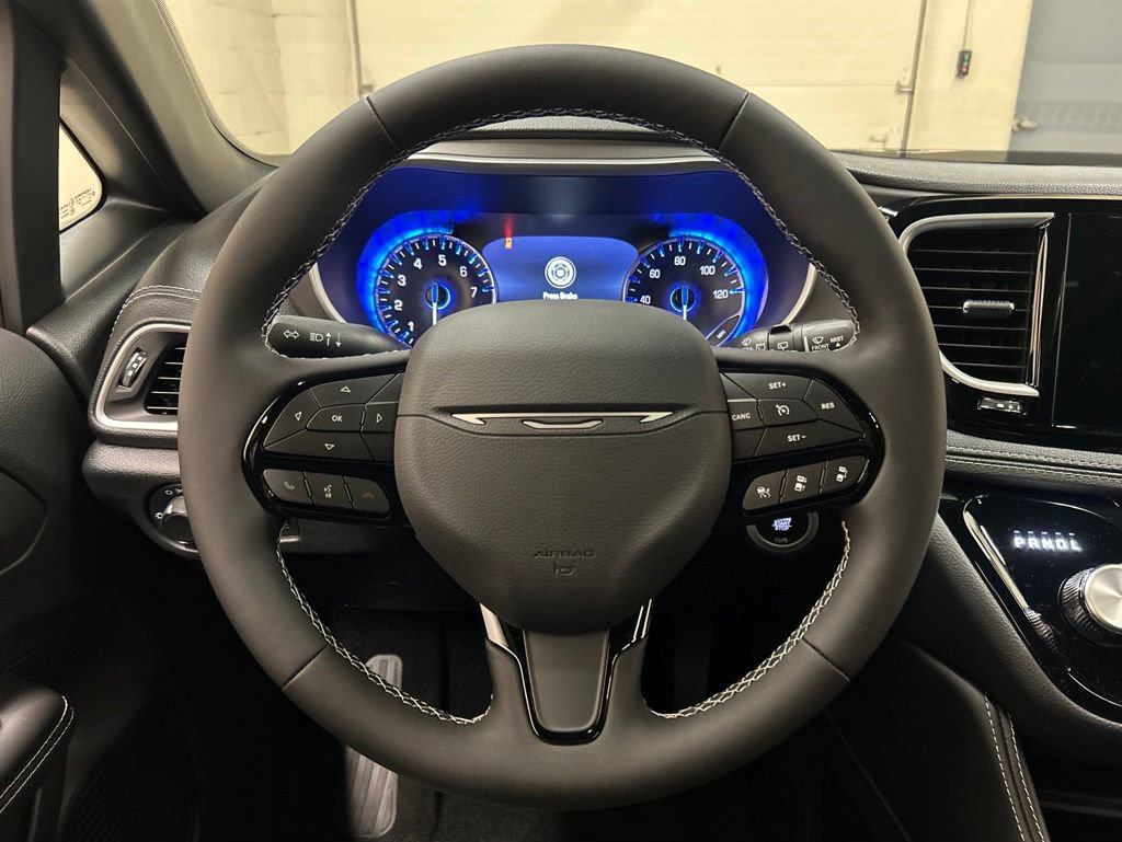 New 2027 Chrysler Pacifica Limited w/ S Appearance Package FWD image 17