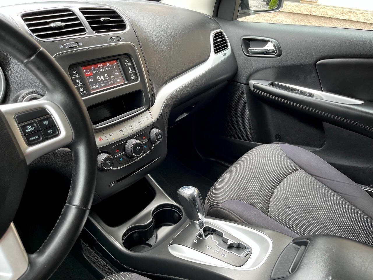 Used 2013 Dodge Journey SXT w/ Flexible Seating Group image 26