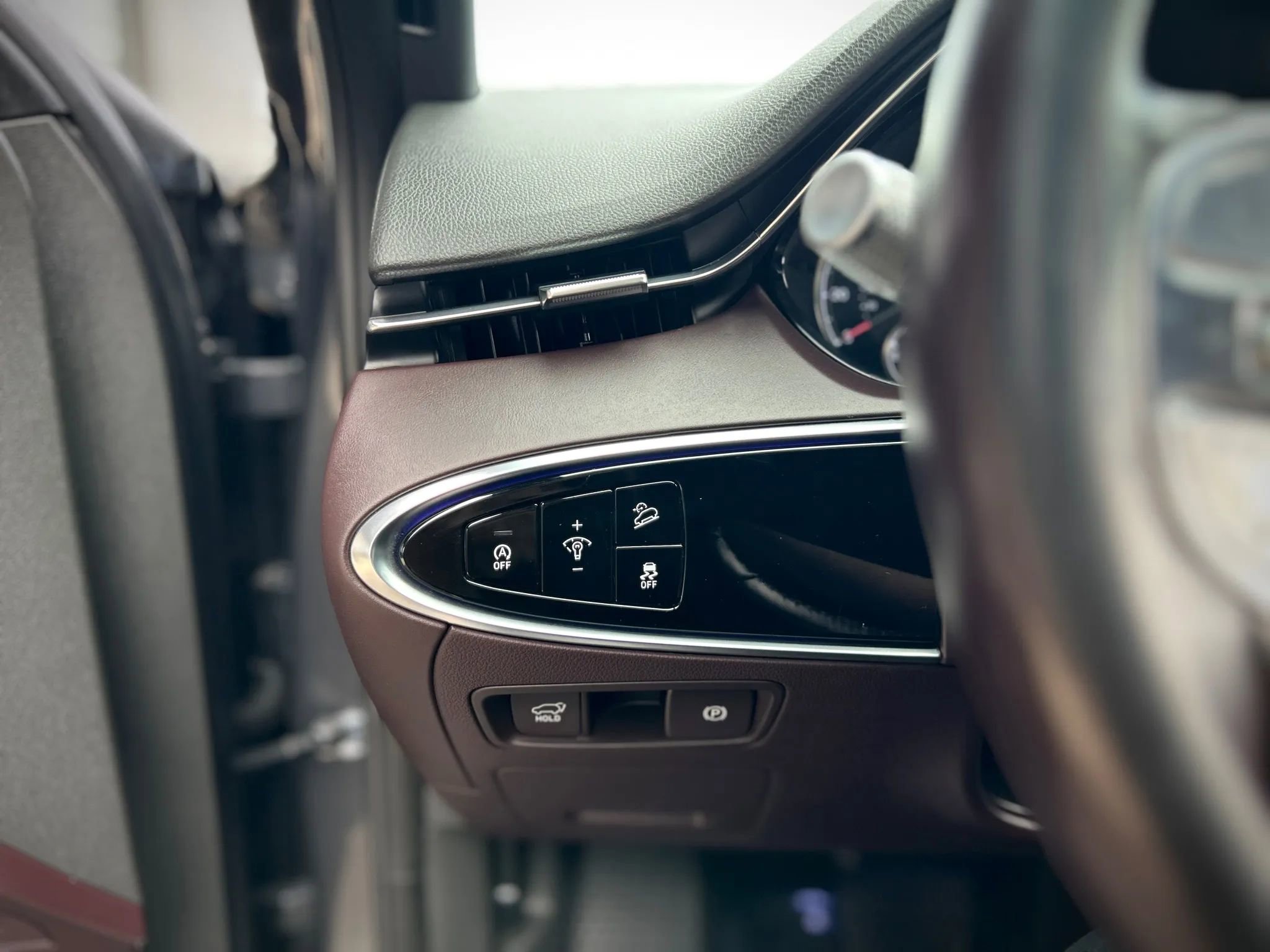 Used 2022 Genesis GV70 2.5T w/ Advanced Package image 14