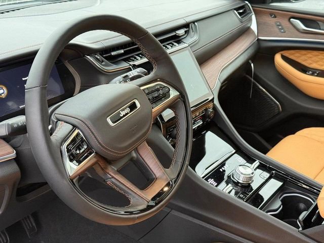 New 2025 Jeep Grand Cherokee Summit image 5