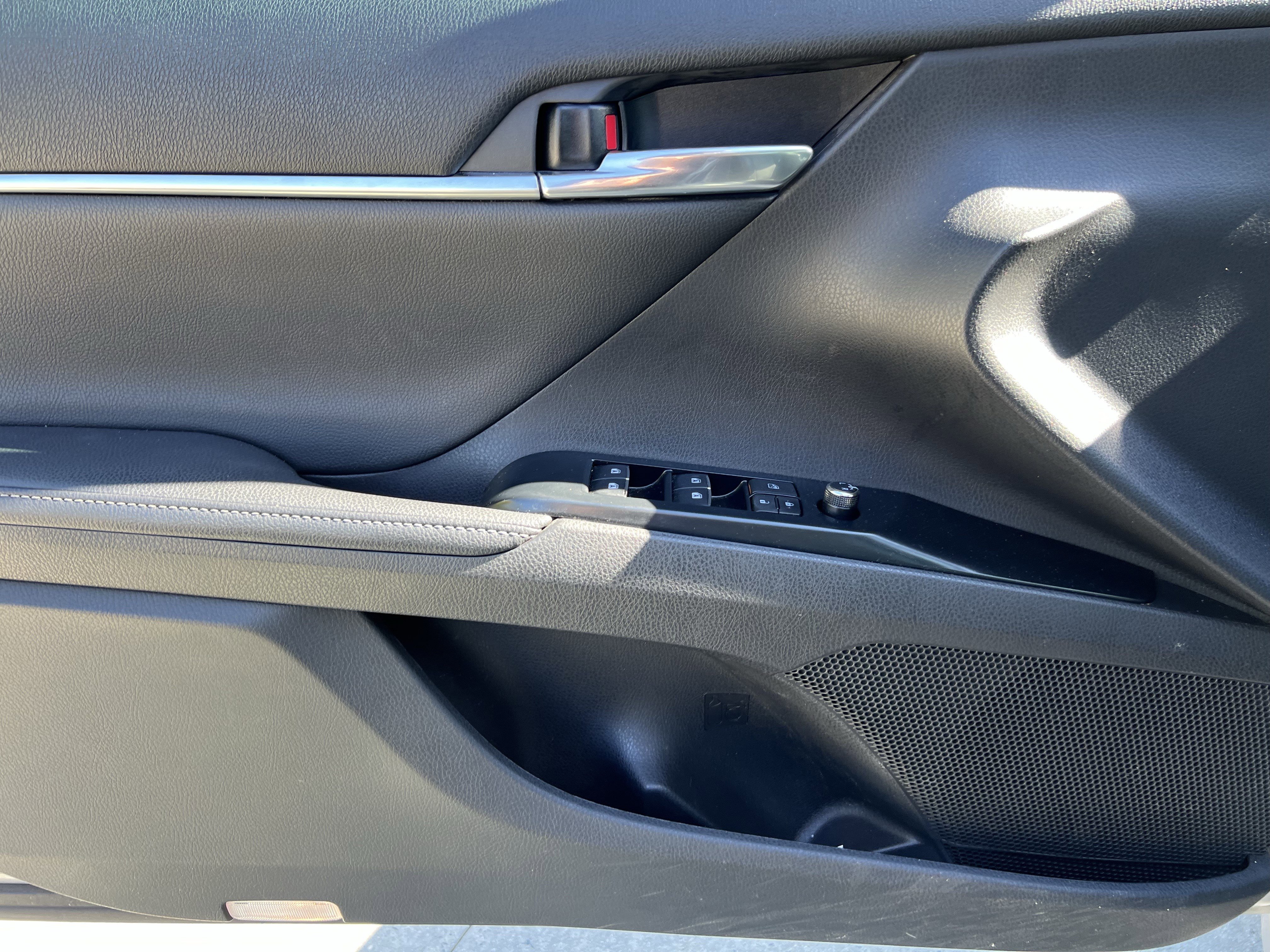 Used 2020 Toyota Camry XSE image 14