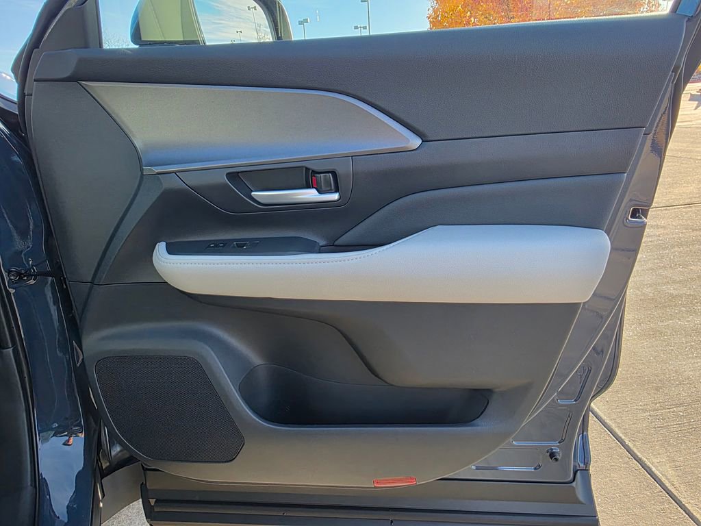 Used 2026 Toyota Grand Highlander XLE image 27