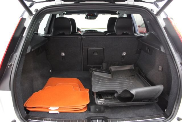 Used 2019 Volvo XC40 T4 R-Design FWD image 23