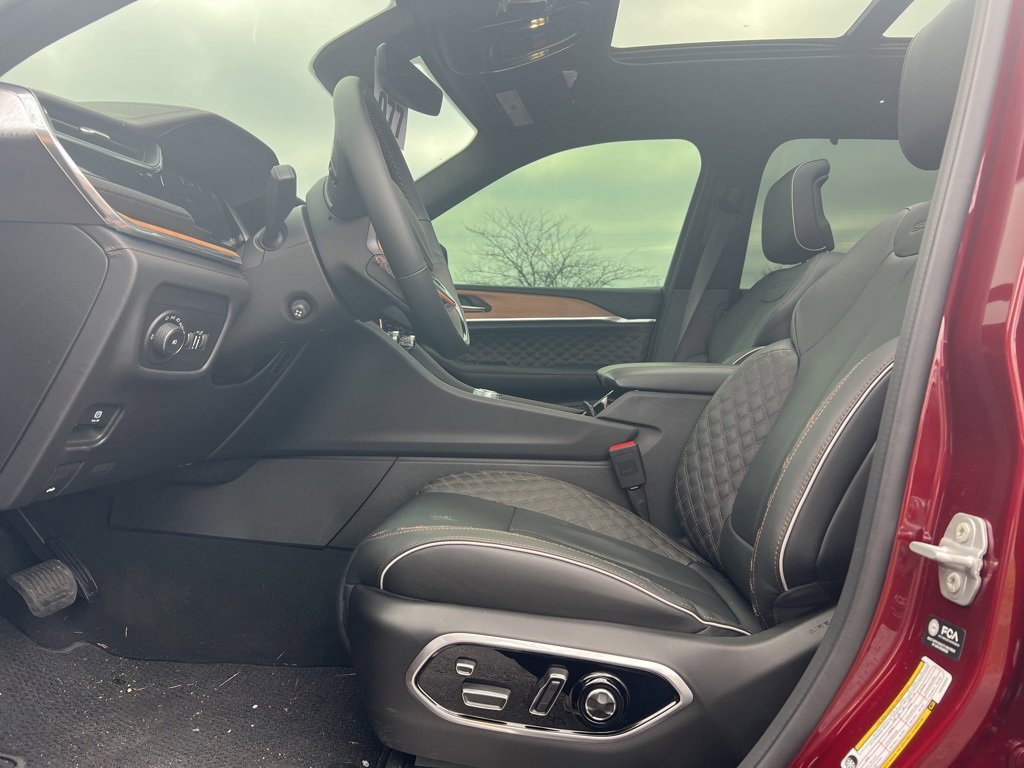 Used 2025 Jeep Grand Cherokee L Summit image 6