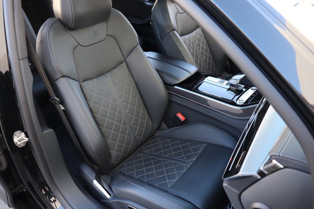 Used 2023 Audi S8 AWD/4WD image 34
