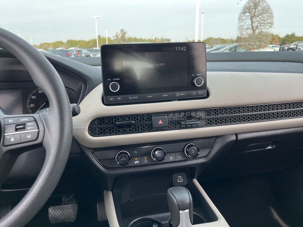 Certified 2025 Honda HR-V LX image 17