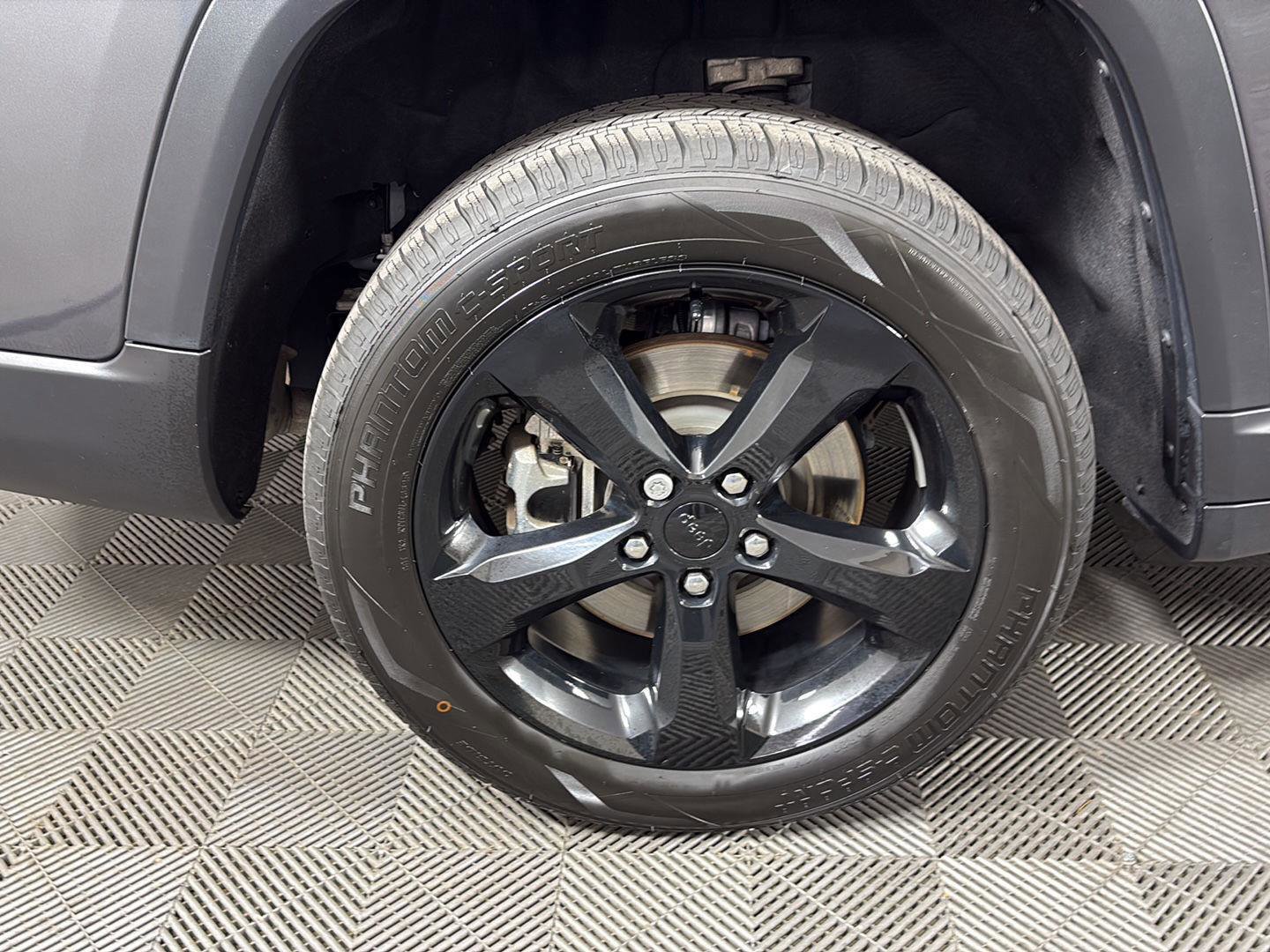 Used 2022 Jeep Grand Cherokee L Laredo image 13