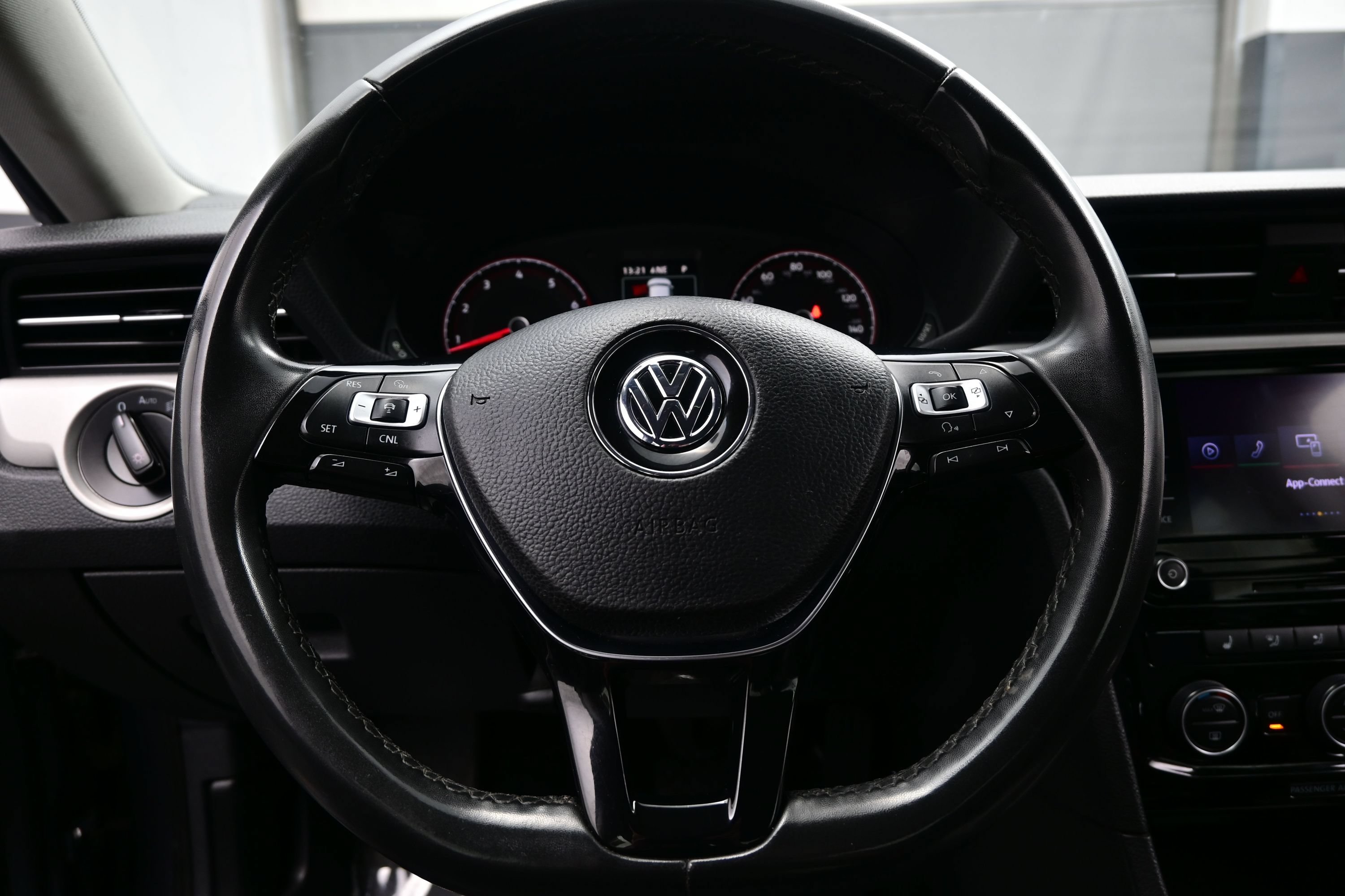 Used 2021 Volkswagen Passat 2.0T SE FWD image 23