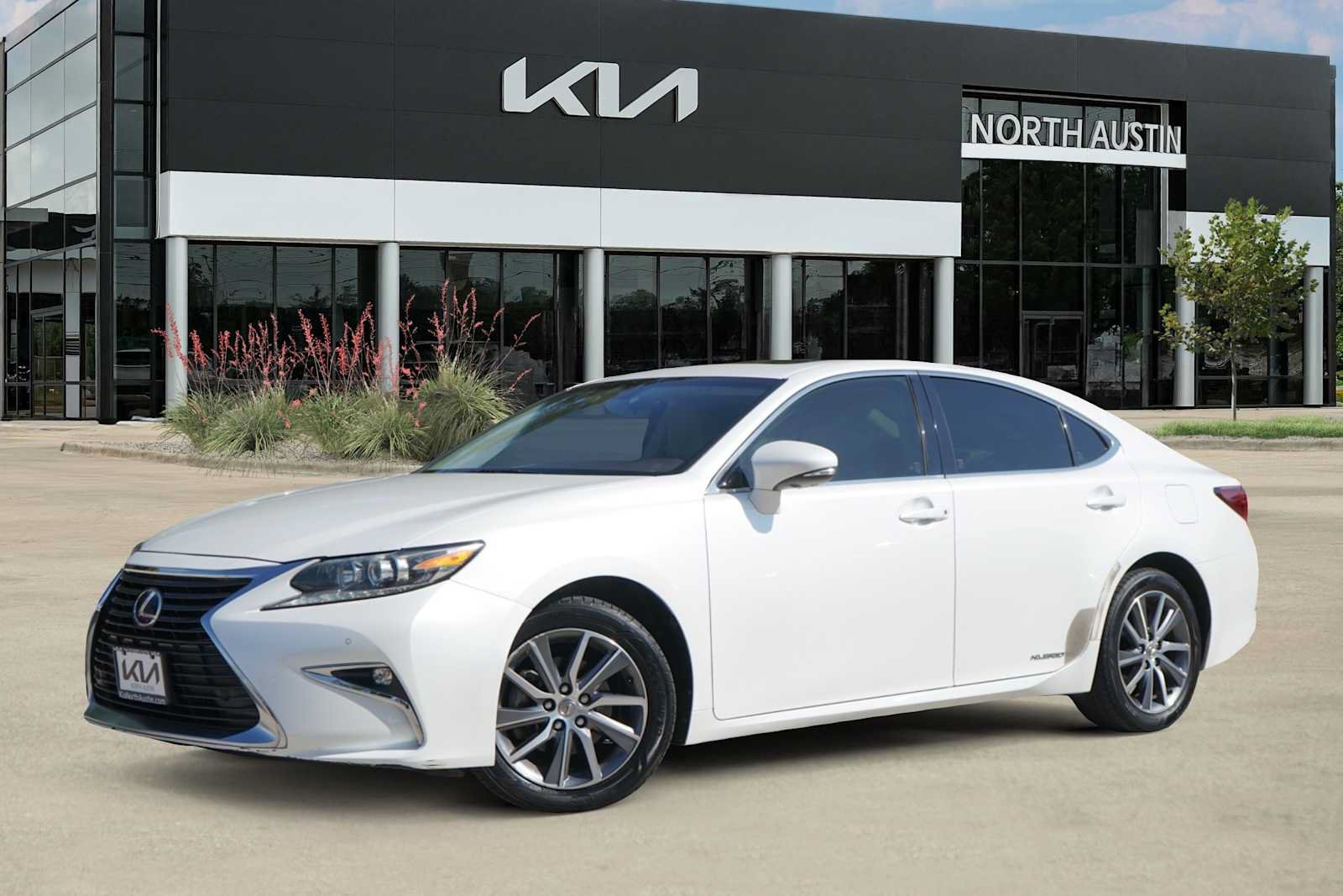 Used 2016 Lexus ES 300h w/ Premium Package w/Wood Trim FWD image 1