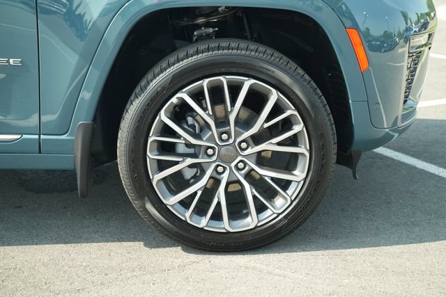 New 2026 Jeep Grand Cherokee Summit w/ MOPAR Finishing Package AWD/4WD image 49