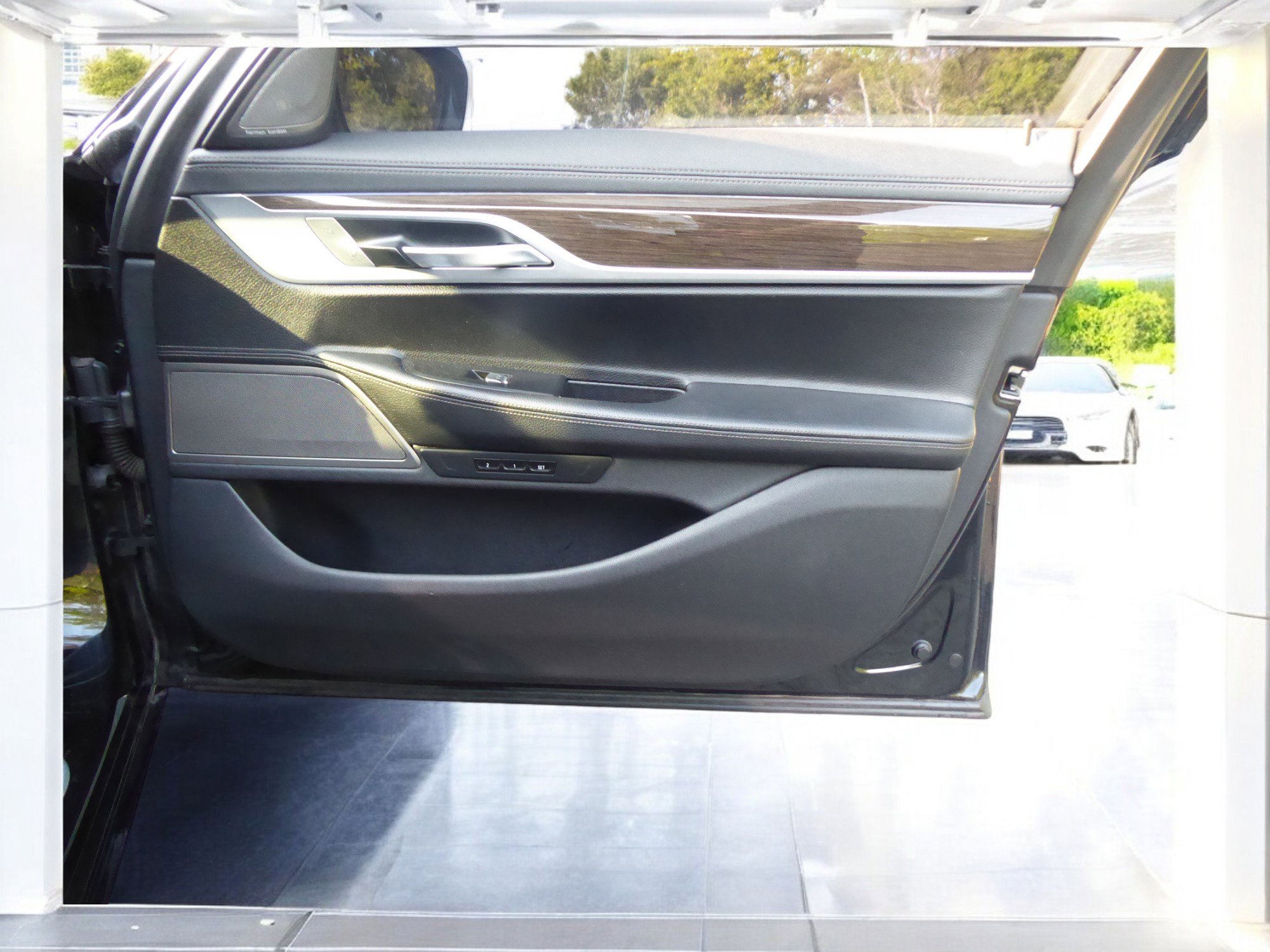 Used 2020 BMW 740i xDrive w/ Cold Weather Package image 19