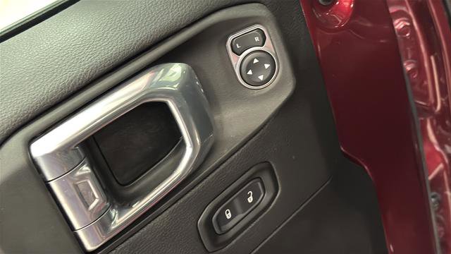 Used 2022 Jeep Wrangler Unlimited Sahara w/ Cold Weather Group image 26