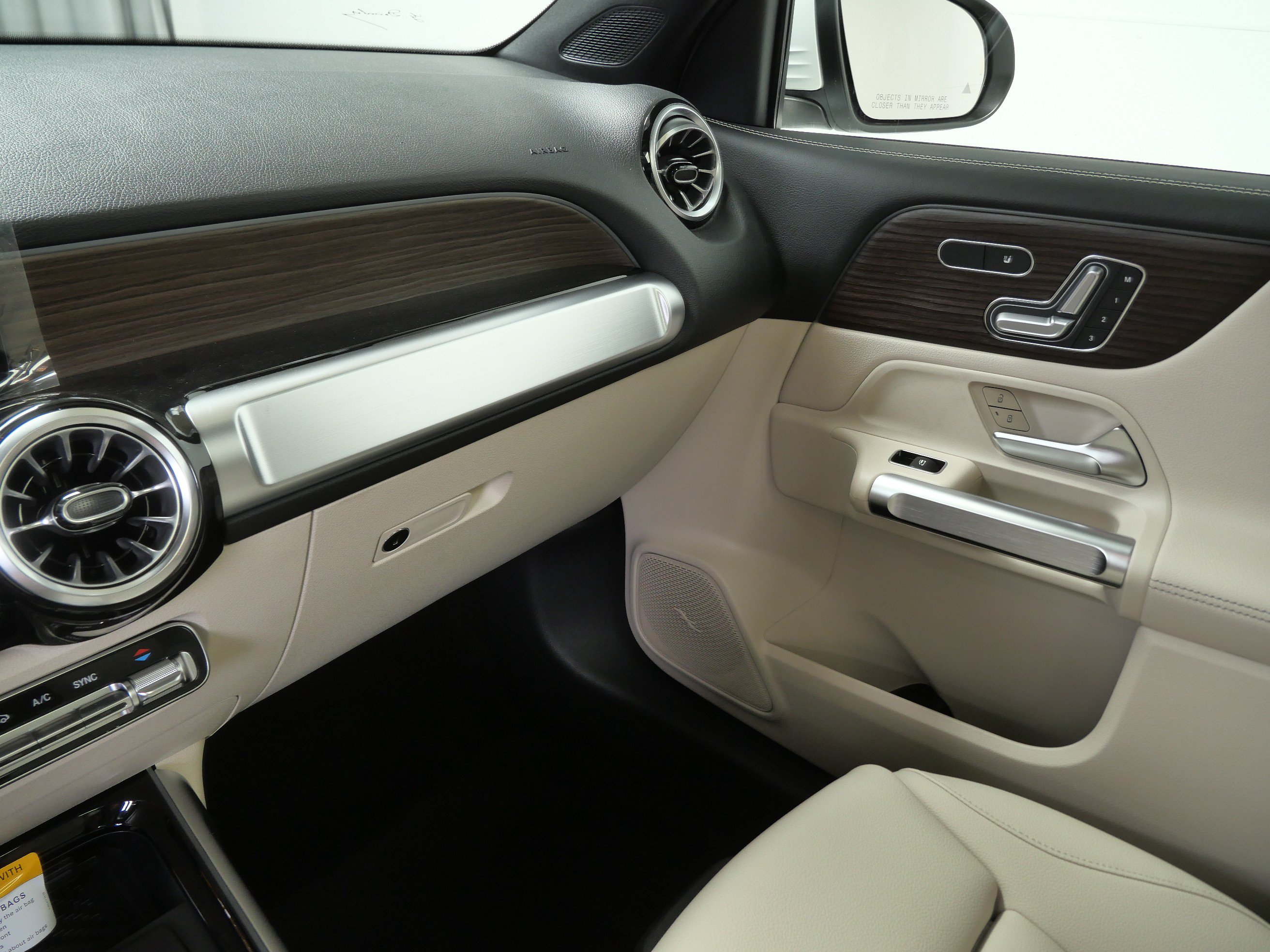 New 2026 Mercedes-Benz GLB 250 4MATIC image 15