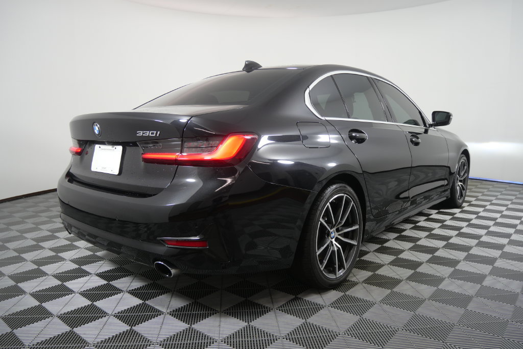 Used 2021 BMW 330i Sedan w/ Premium Package RWD image 4