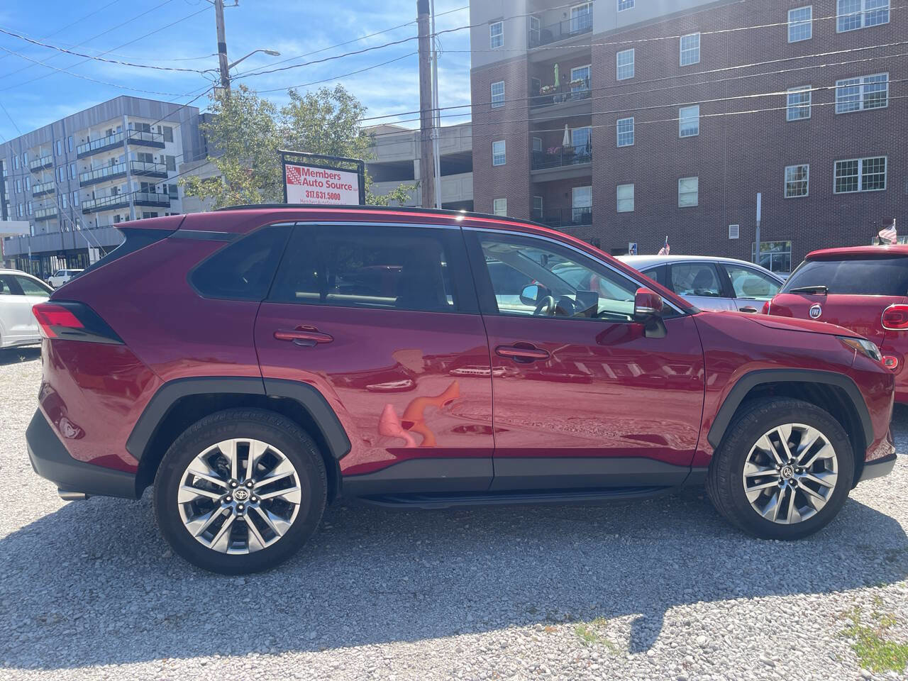 Used 2023 Toyota RAV4 XLE Premium image 9