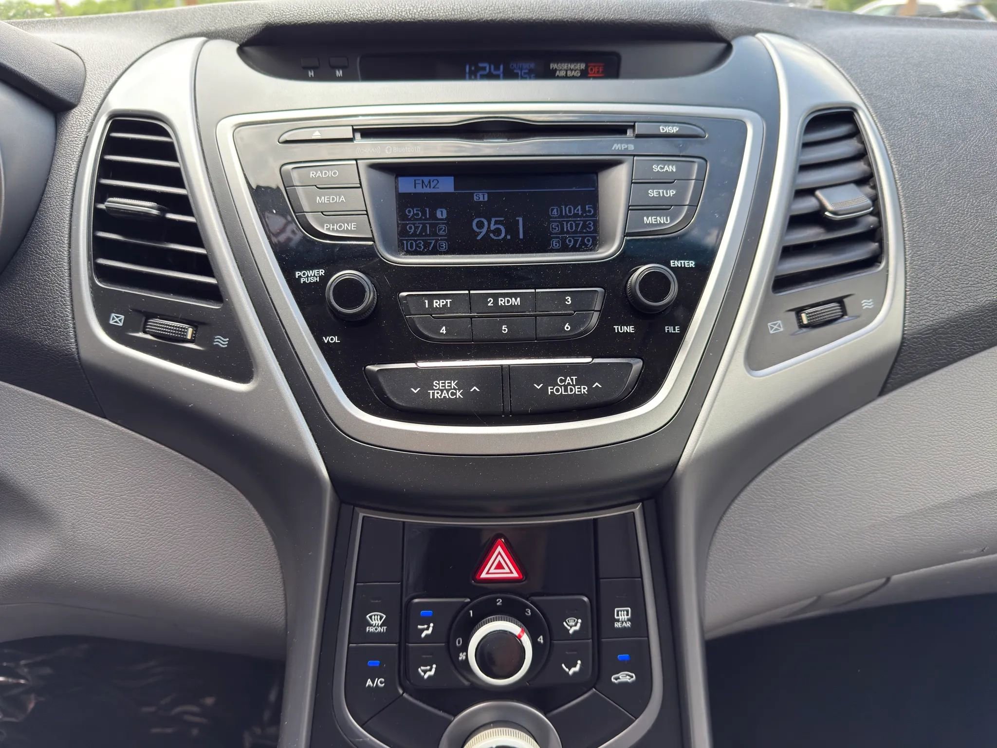 Used 2014 Hyundai Elantra FWD image 10