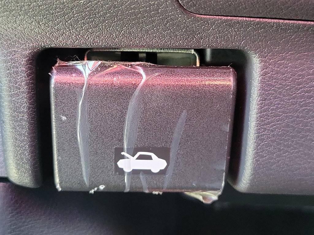 Certified 2025 Nissan Kicks SR image 32