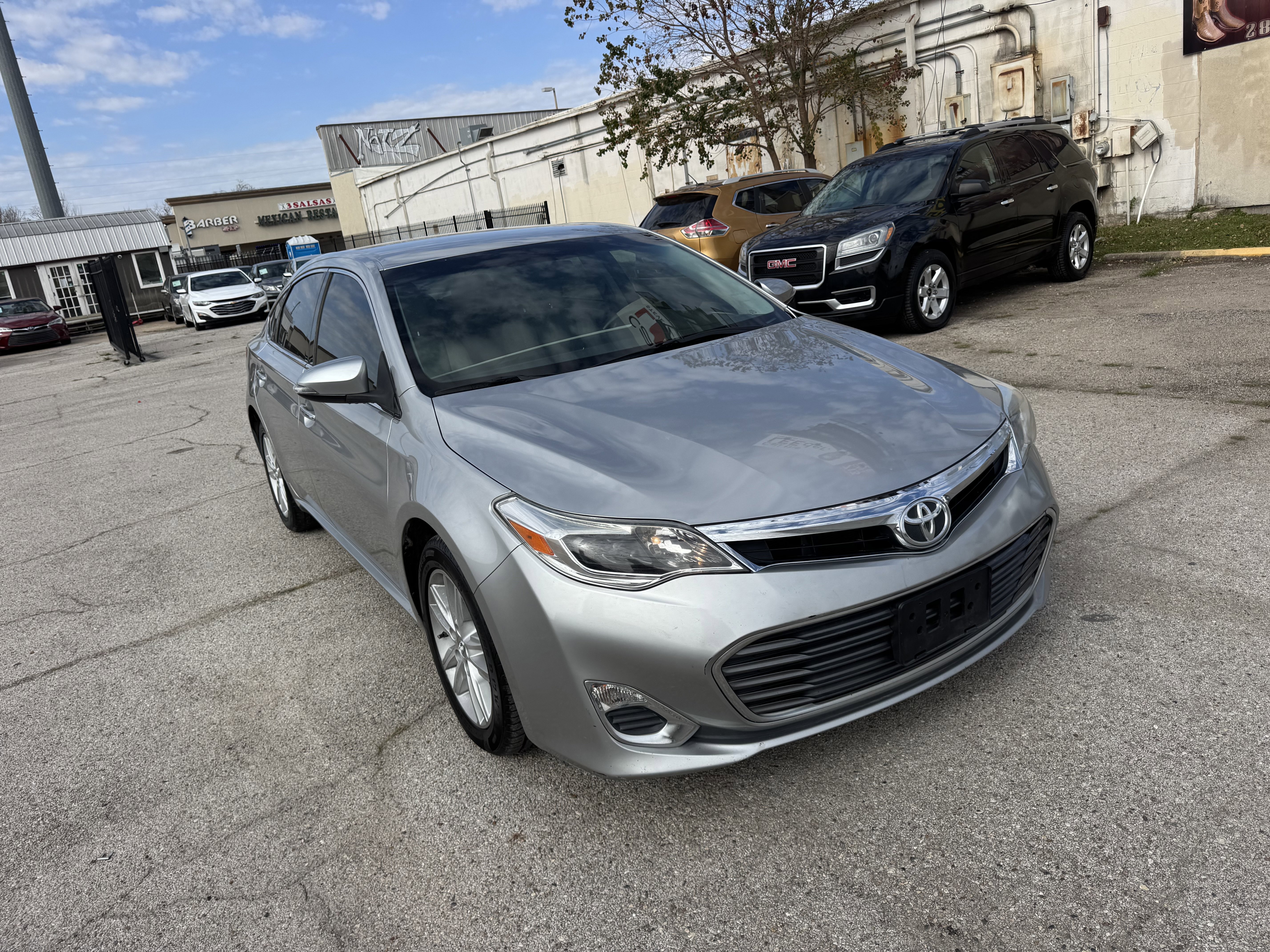 Used 2015 Toyota Avalon XLE FWD image 1