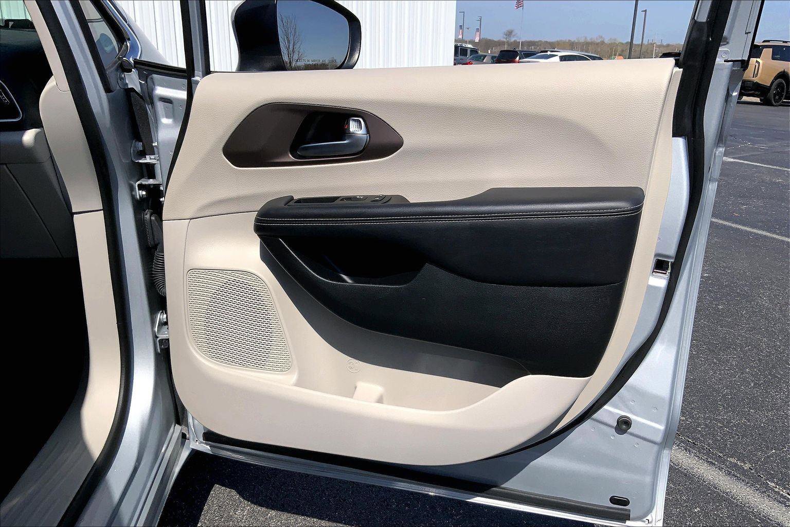 Used 2023 Chrysler Voyager LX FWD image 22