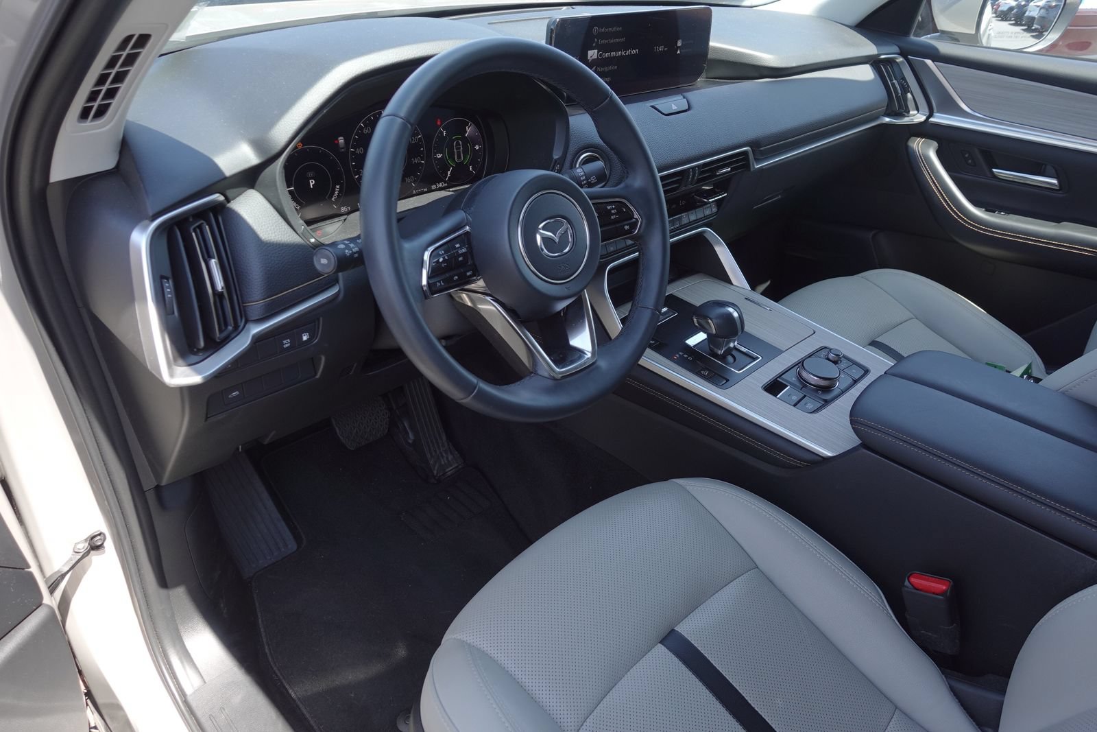 Certified 2024 MAZDA CX-90 Plug-In Hybrid w/ Preferred AWD/4WD image 11