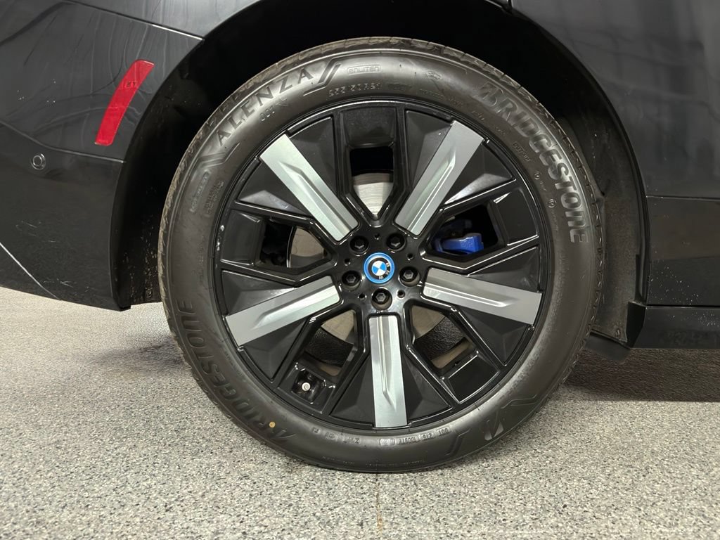Used 2023 BMW iX xDrive50 w/ Sport Package AWD/4WD image 8