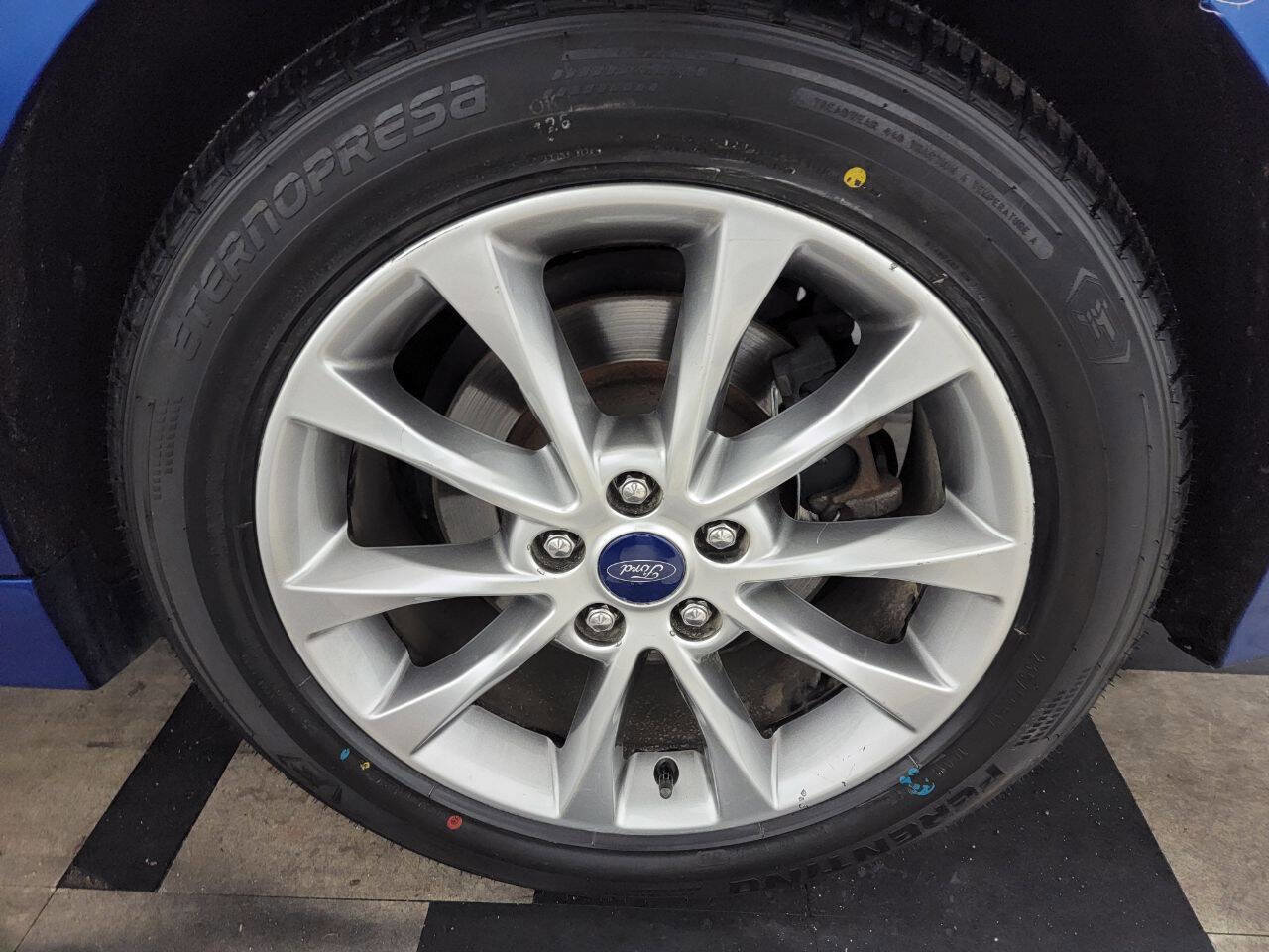 Used 2017 Ford Fusion SE w/ Fusion SE Technology Package FWD image 47