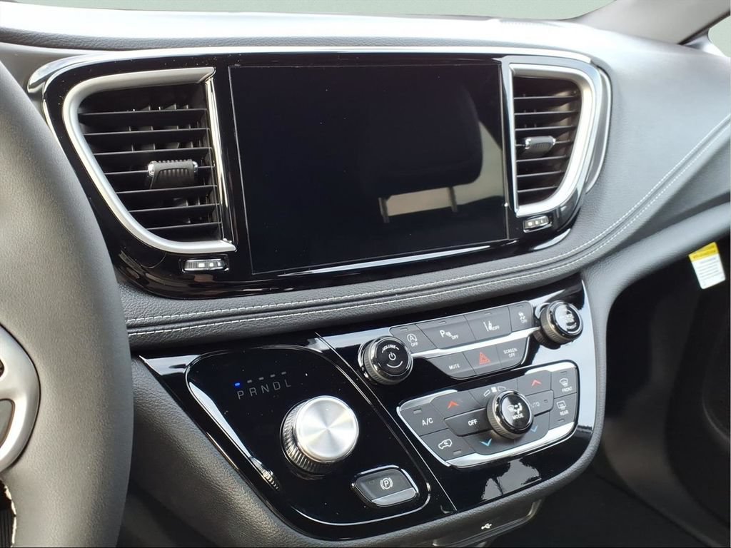 New 2026 Chrysler Pacifica Select FWD image 21
