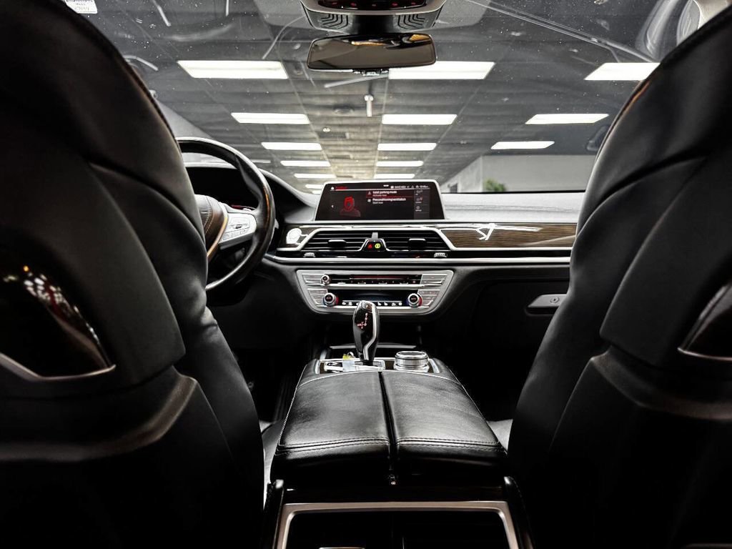 Used 2020 BMW 740i image 41