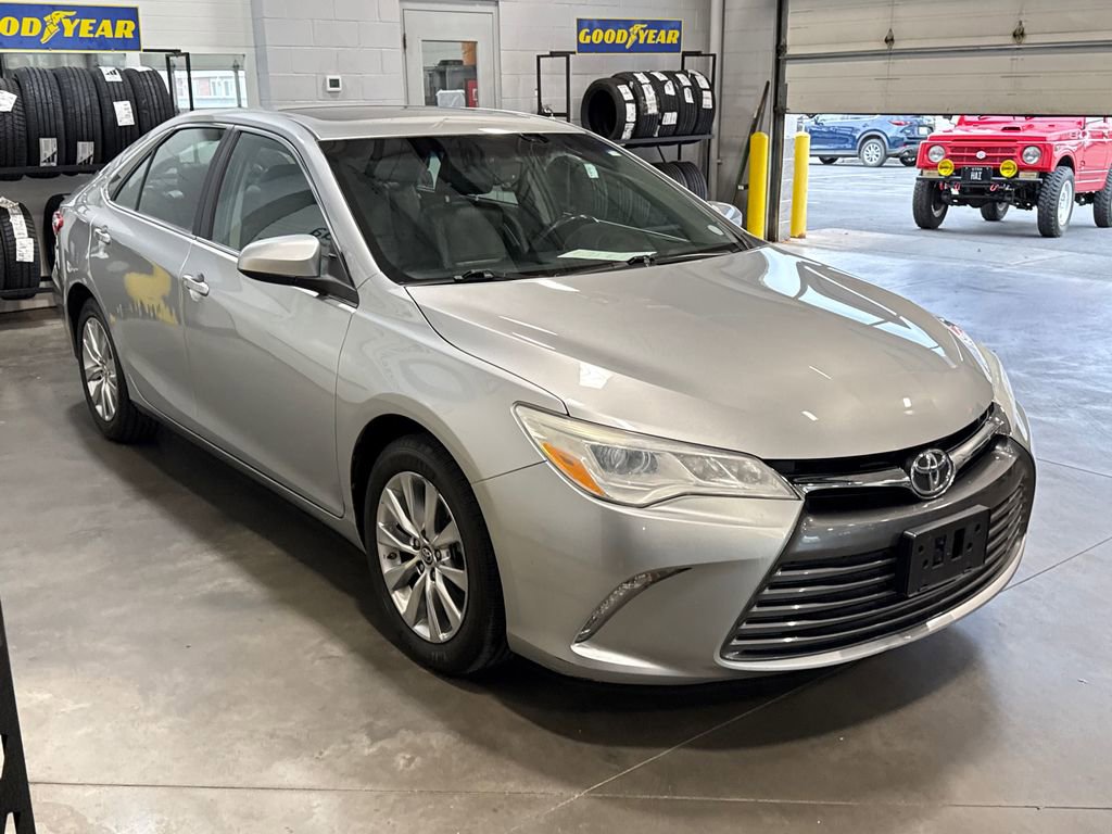 Used 2015 Toyota Camry XLE image 3